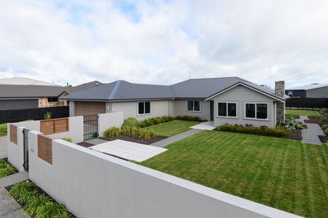Photo of property in 35 Rodeo Drive, Kelvin Grove, Palmerston North, 4414
