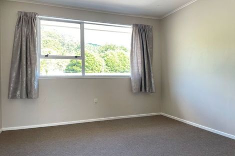 Photo of property in 87a Pinehaven Road, Pinehaven, Upper Hutt, 5019
