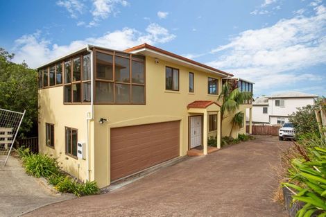 Photo of property in 2 Pistachio Place, Goodwood Heights, Auckland, 2105