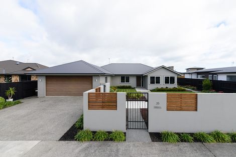 Photo of property in 35 Rodeo Drive, Kelvin Grove, Palmerston North, 4414