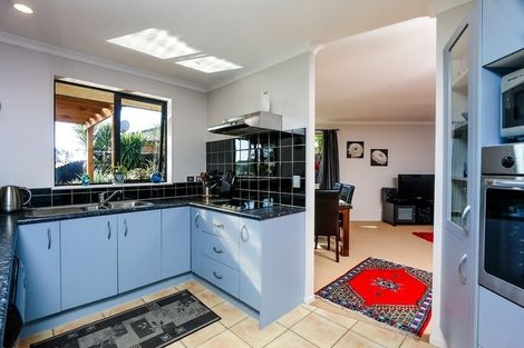 Photo of property in 6 Apsley Rise, Henderson, Auckland, 0612