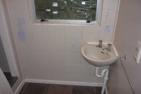 Photo of property in 16 Findlay Street, Moturoa, New Plymouth, 4310