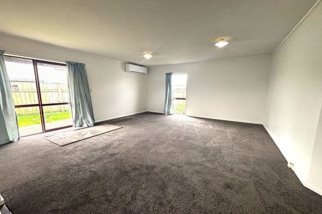 Photo of property in 2/21 Solveig Place, Randwick Park, Auckland, 2105