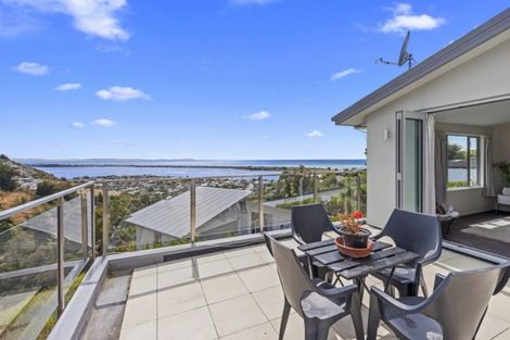 Photo of property in 17 Mandalay Lane, Redcliffs, Christchurch, 8081