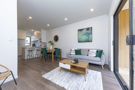 Photo of property in 5 Morihana Close, Glen Eden, Auckland, 0602