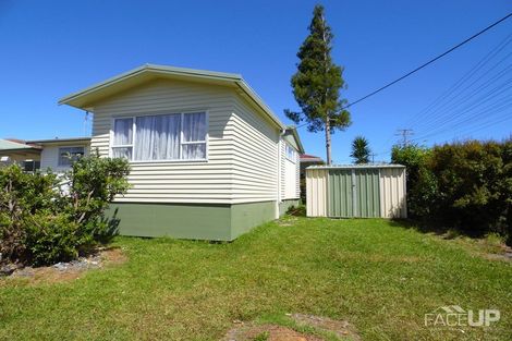 Photo of property in 49 Flanshaw Road, Te Atatu South, Auckland, 0610