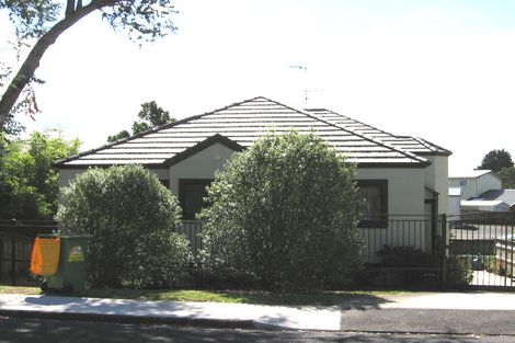 Photo of property in 43 Cliff View Drive, Green Bay, Auckland, 0604