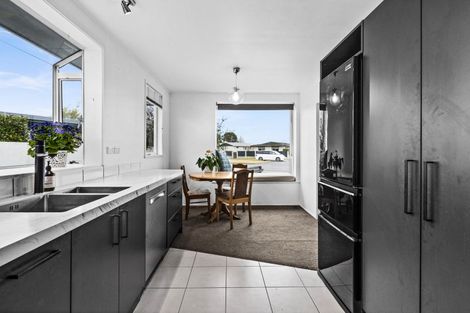 Photo of property in 166 Flaxmere Avenue, Flaxmere, Hastings, 4120