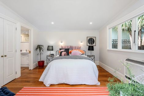 Photo of property in 9 Ranfurly Terrace, Mount Cook, Wellington, 6021
