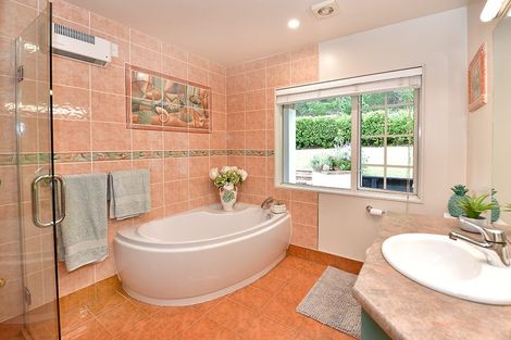 Photo of property in 54 Pinetone Road, Kumeu, 0892