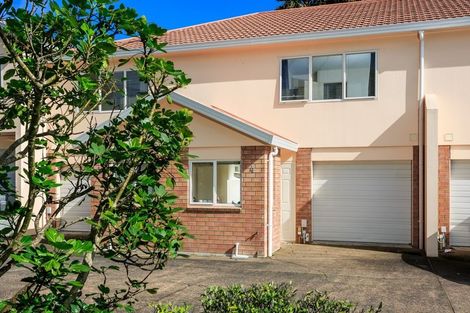 Photo of property in 4/31 Fields Parade, Oteha, Auckland, 0632