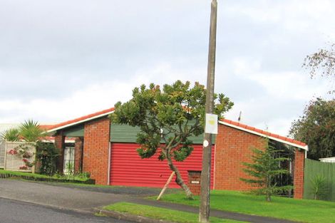 Photo of property in 5 St Simon Place, Botany Downs, Auckland, 2010
