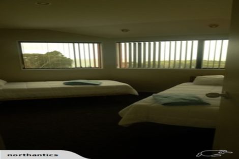 Photo of property in 86 Wade River Road, Stanmore Bay, Whangaparaoa, 0932