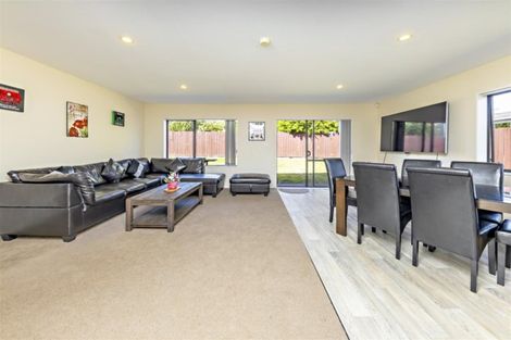 Photo of property in 15 Malmo Place, Manurewa, Auckland, 2102