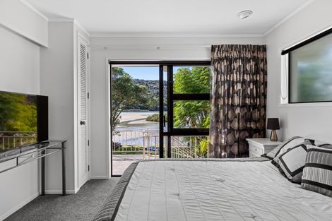 Photo of property in 6 Waiwera Road, Waiwera, Orewa, 0994