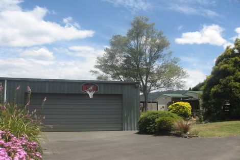 Photo of property in 32 Dunlop Road, Te Puke, 3119