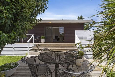 Photo of property in 2/8 Wattle Street, New Lynn, Auckland, 0600