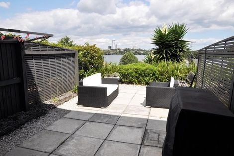 Photo of property in 9/72 Kitchener Road, Milford, Auckland, 0620
