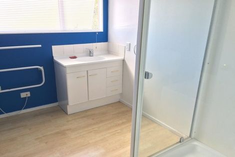 Photo of property in 2/50 Chartwell Avenue, Glenfield, Auckland, 0629