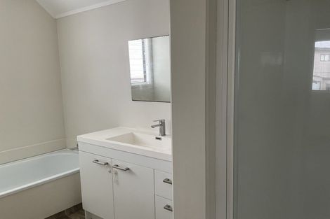 Photo of property in 2/27 Fortunes Road, Half Moon Bay, Auckland, 2012