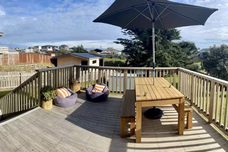 Photo of property in 22 Nelson Street, Foxton Beach, Foxton, 4815