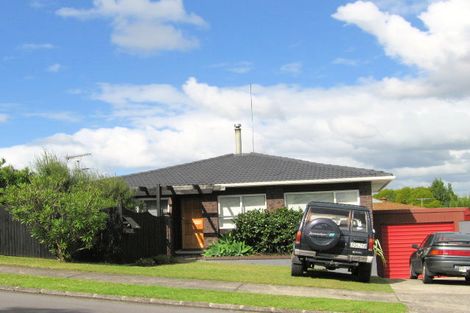 Photo of property in 1/2 Birman Close, Half Moon Bay, Auckland, 2012