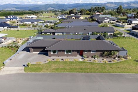 Photo of property in 1 Routhan Way, Carterton, 5713