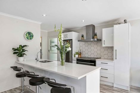 Photo of property in 6 Glastron Place, Bayview, Auckland, 0629