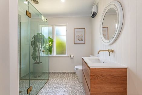 Photo of property in 11 Athlone Place, Hokowhitu, Palmerston North, 4410