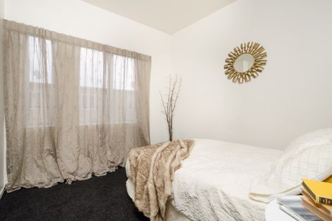 Photo of property in 15 Albionvale Road, Glen Eden, Auckland, 0602