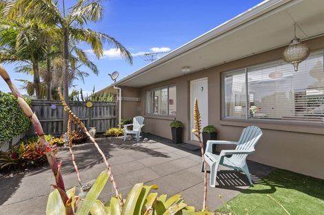 Photo of property in 3/28 William Bond Street, Stanley Point, Auckland, 0624