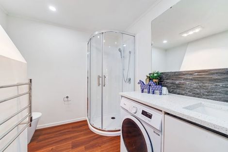 Photo of property in 2/8 Kirrama Place, Conifer Grove, Takanini, 2112