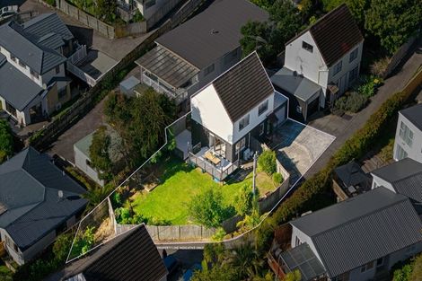 Photo of property in 2/105 Carlisle Road, Torbay, Auckland, 0632
