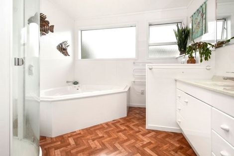 Photo of property in 42 Turville Crescent, Newlands, Wellington, 6037