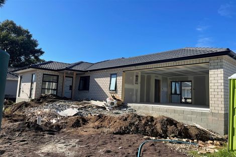 Photo of property in 2 Greenhaven Avenue, Papakura, 2113