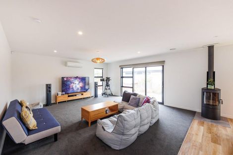 Photo of property in 3 Atlantic Drive, Fitzherbert, Palmerston North, 4410