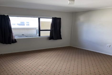 Photo of property in 1/68 College Road, Northcote, Auckland, 0627