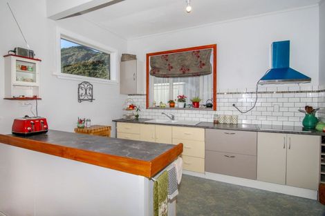 Photo of property in 2 Curtis Street, Hector, 7822