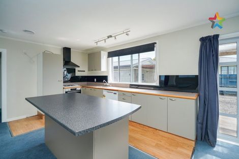 Photo of property in 30 Kilmarnock Street, Wallacetown, 9816