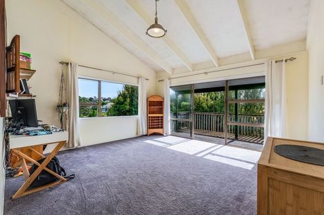 Photo of property in 1/1 Sharon Road, Waiake, Auckland, 0630