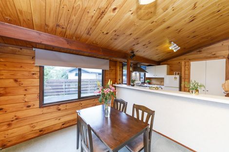 Photo of property in 12 Suzanne Grove, Kelvin Grove, Palmerston North, 4414