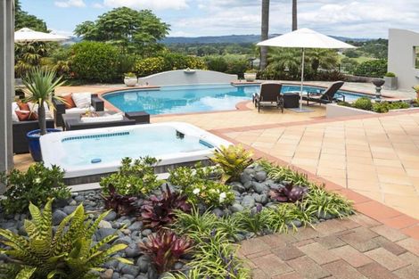 Photo of property in 15 Chisbury Terrace, Shelly Park, Auckland, 2014