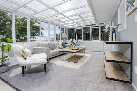 Photo of property in 16 West Glade Crescent, Birkenhead, Auckland, 0626