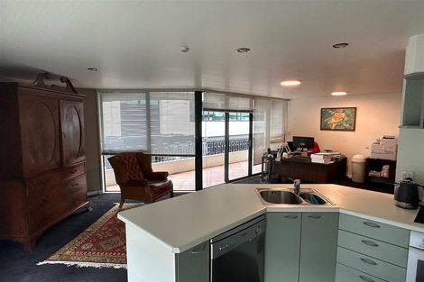 Photo of property in Regent Courts, 2/75 Gloucester Street, Christchurch Central, Christchurch, 8013