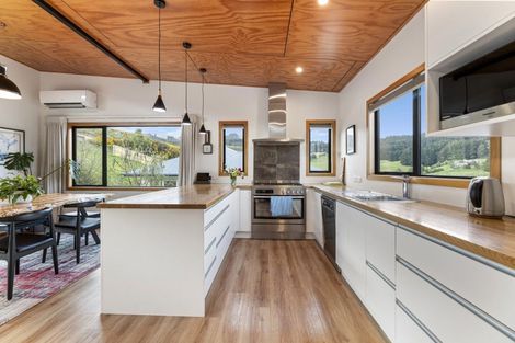 Photo of property in 16 Glendermid Close, Sawyers Bay, Port Chalmers, 9023