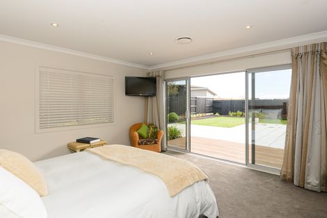 Photo of property in 35 Rodeo Drive, Kelvin Grove, Palmerston North, 4414