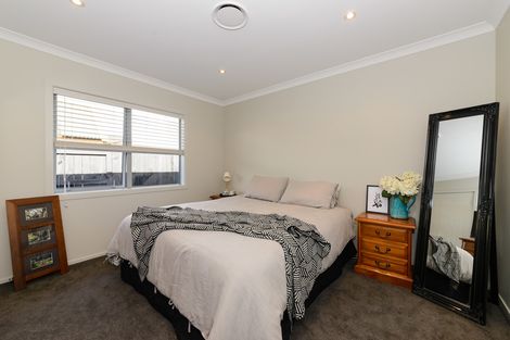 Photo of property in 35 Rodeo Drive, Kelvin Grove, Palmerston North, 4414
