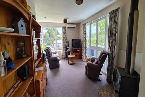 Photo of property in 14 View Street, Maungaturoto, 0520