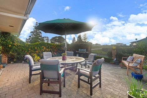 Photo of property in 11 Charles Miller Court, Clarks Beach, 2122