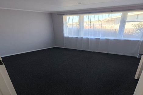 Photo of property in 43 Ruamahanga Crescent, Terrace End, Palmerston North, 4410